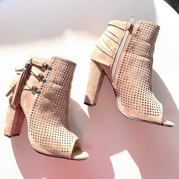 CATHERINE MALANDRINO | Shooties - Picture 2 of 6